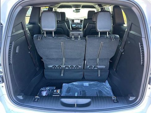 New 2026 Chrysler Pacifica Select image 12