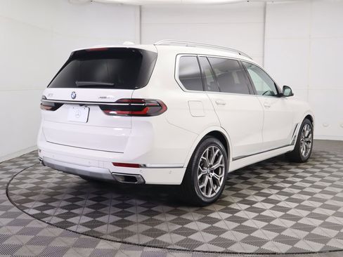 Used 2023 BMW X7 xDrive40i w/ Premium Package image 5