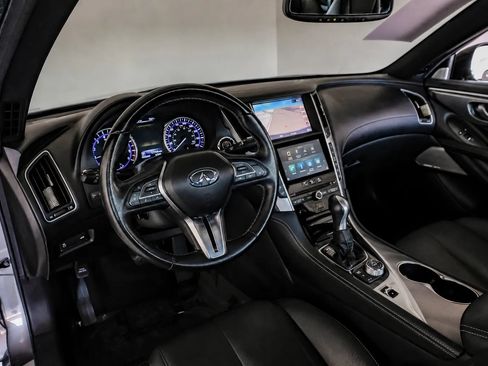 Used 2017 INFINITI Q60 3.0t w/ Premium Plus Package 3.0T RWD image 2