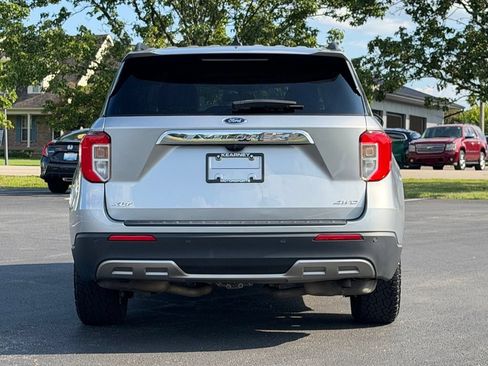 Used 2021 Ford Explorer XLT w/ Equipment Group 202A AWD/4WD image 4