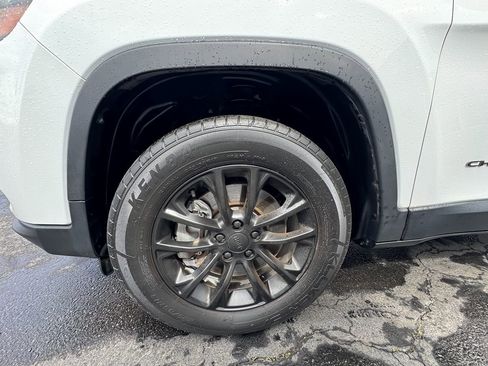 Used 2020 Jeep Cherokee Latitude w/ Cold Weather Group image 23