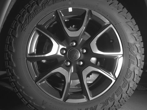 Used 2025 Jeep Compass Trailhawk AWD/4WD image 14