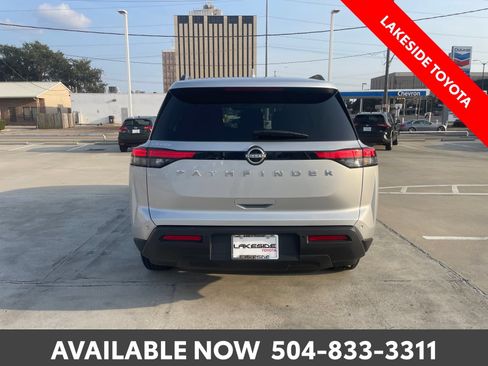 Used 2025 Nissan Pathfinder SV FWD image 4