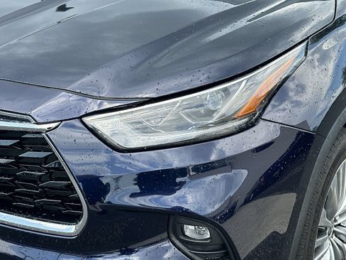 Used 2023 Toyota Highlander Platinum FWD image 11