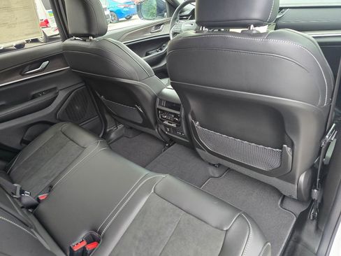 New 2026 Jeep Grand Cherokee Altitude image 27