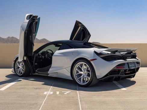 Used 2020 McLaren 720S Performance RWD image 31