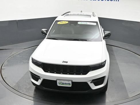 Used 2023 Jeep Grand Cherokee Altitude AWD/4WD image 27