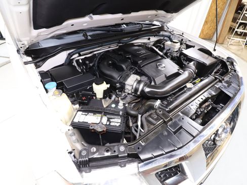 Used 2011 Nissan Frontier SL image 28