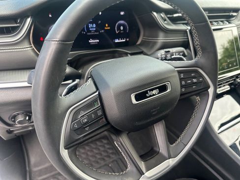 Used 2023 Jeep Grand Cherokee L Laredo image 15