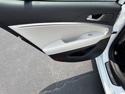 New 2025 Genesis G70 2.5T image 21