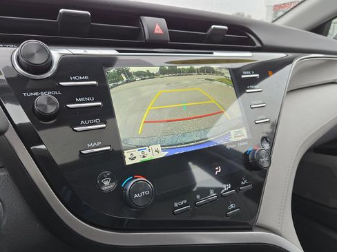 Used 2020 Toyota Camry SE w/ Audio Package FWD image 23