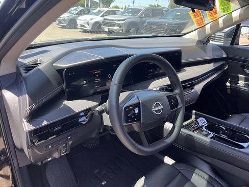 Used 2025 Nissan Murano SV FWD image 9