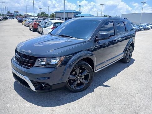 Used 2018 Dodge Journey Crossroad FWD image 1
