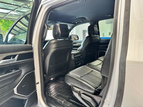 Used 2024 Jeep Wagoneer L Series II w/ Flexible Seating Group RWD image 21