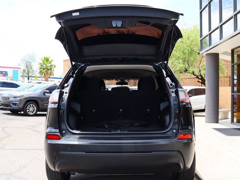 Used 2019 Jeep Cherokee Latitude w/ Popular Appearance Group FWD image 22