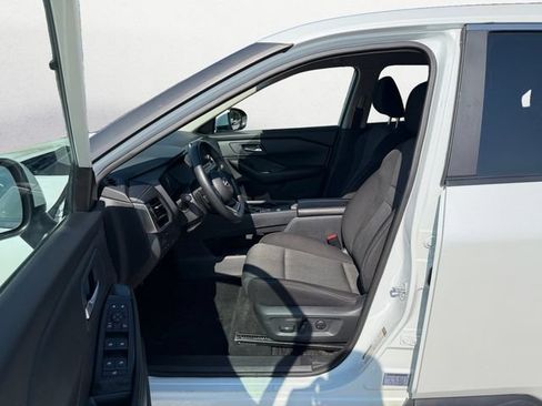 Used 2024 Nissan Rogue SV FWD image 9