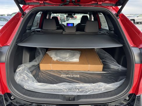 New 2025 Toyota RAV4 SE image 9