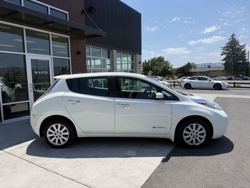 Used 2015 Nissan Leaf S w/ Charge Package FWD image 9