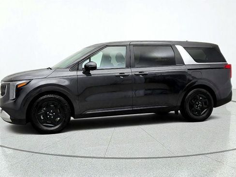 Used 2025 Kia Carnival FWD image 8