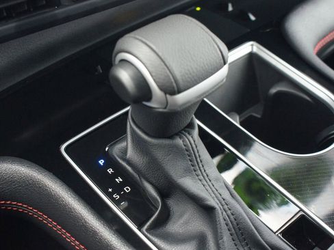 Used 2025 Toyota Sienna XSE w/ XSE Premium Package image 12