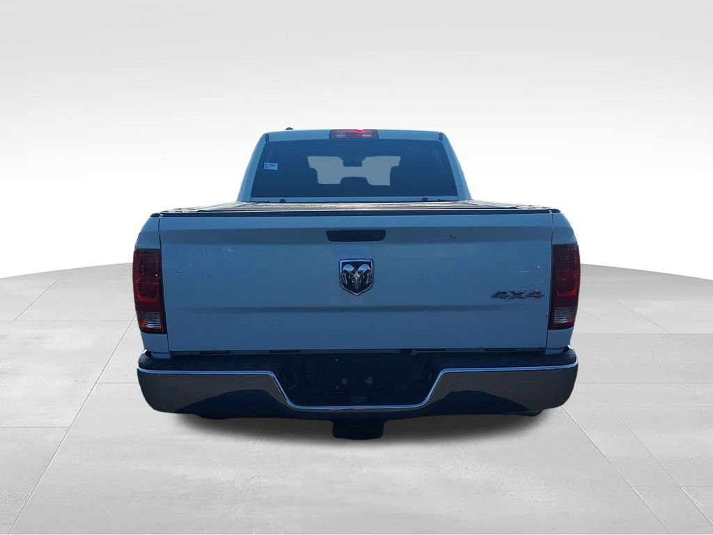 Used 2022 RAM 1500 4x4 Crew Cab Classic w/ Chrome Appearance Group image 4