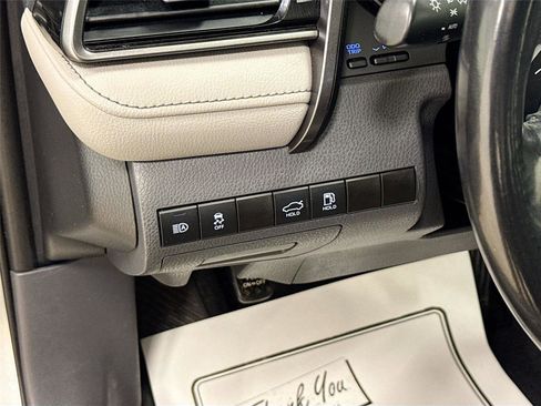 Used 2023 Toyota Camry SE image 10