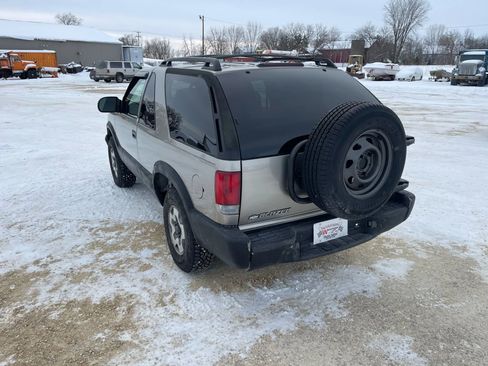 Used 2001 Chevrolet Blazer LS w/ Preferred Equipment Group image 2