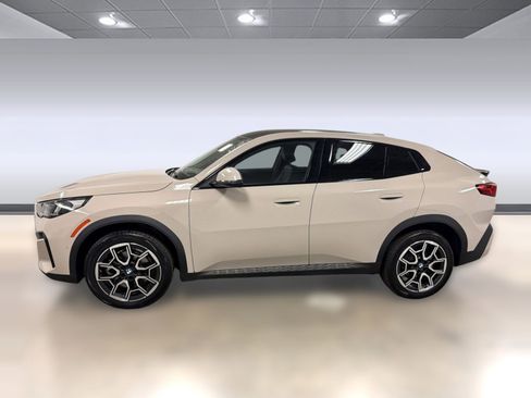 Certified 2026 BMW X2 xDrive28i AWD/4WD image 2