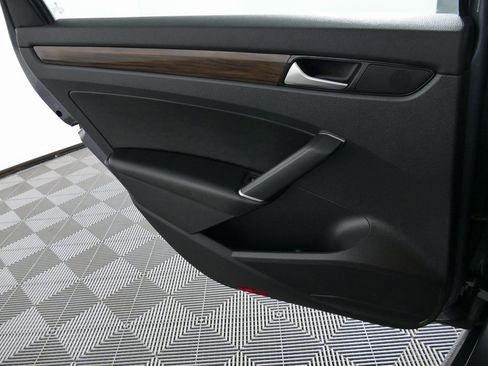 Used 2020 Volkswagen Passat 2.0T SEL image 27