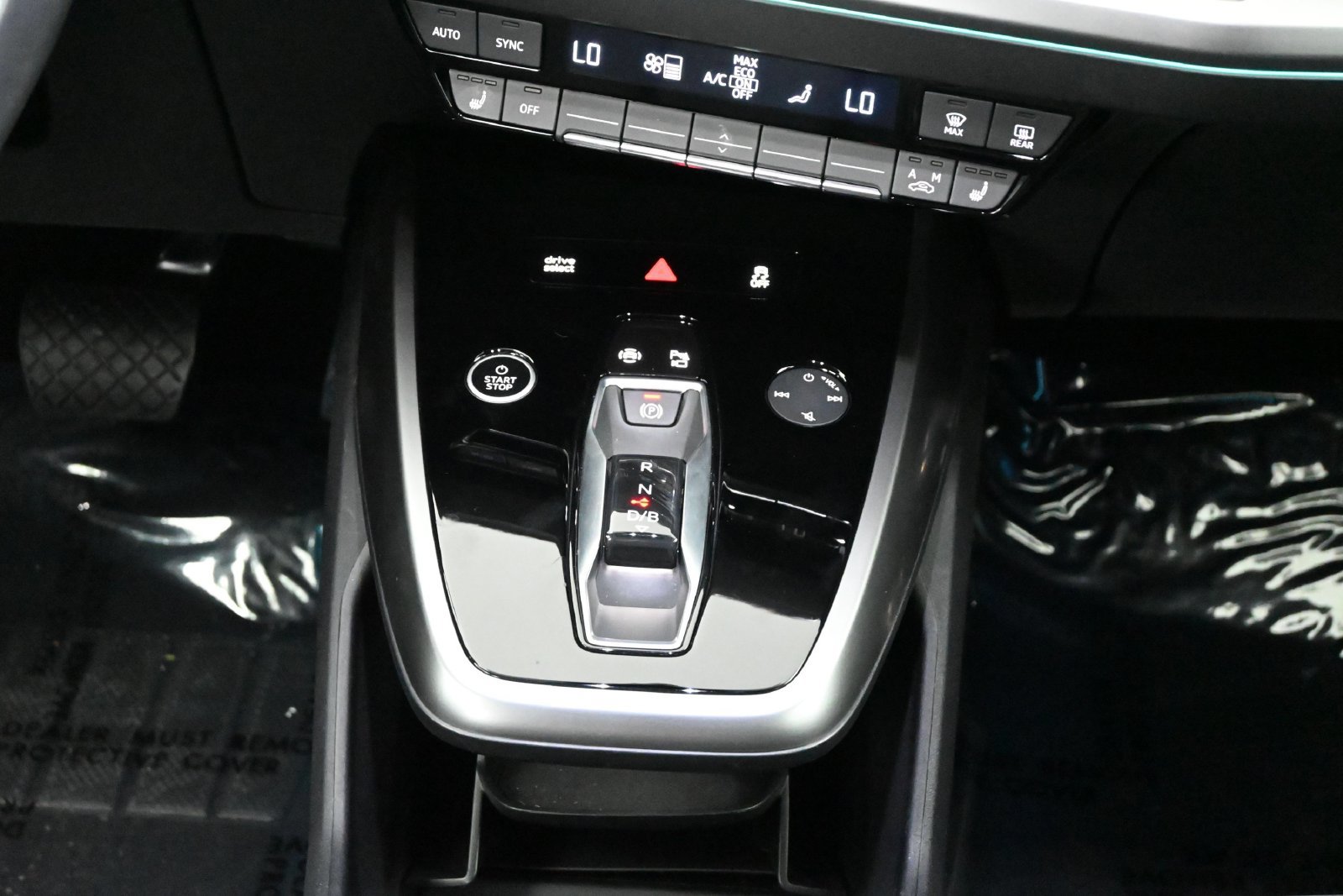 Used 2024 Audi Q4 e-tron Prestige AWD/4WD image 16