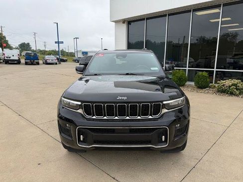 Used 2023 Jeep Grand Cherokee Overland AWD/4WD image 2