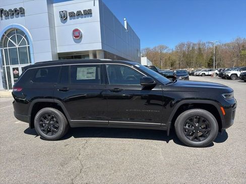 New 2026 Jeep Grand Cherokee L 4WD image 2