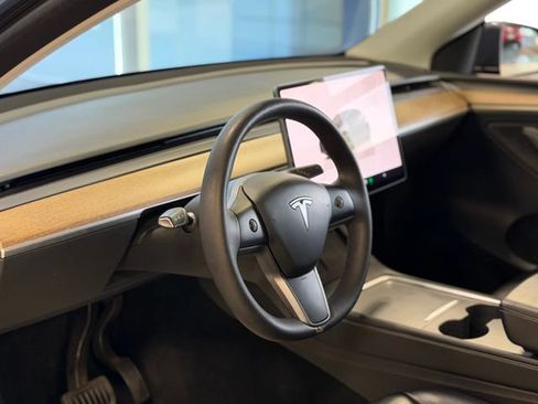 Used 2023 Tesla Model Y Long Range AWD/4WD image 18