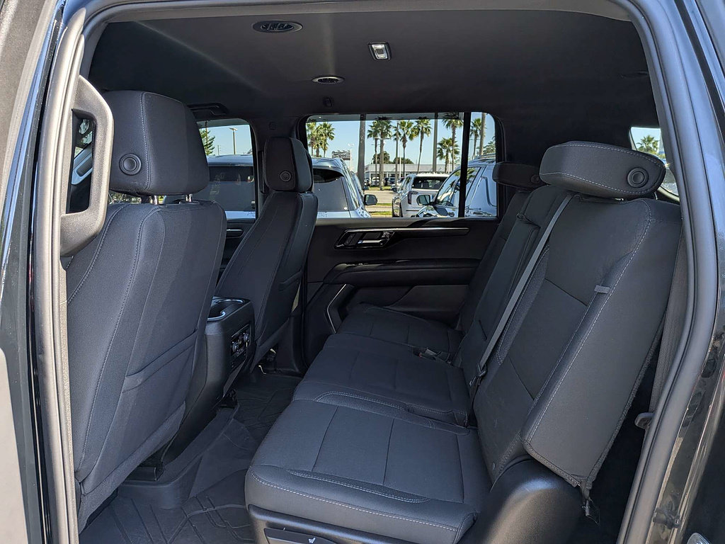 Used 2025 Chevrolet Suburban LS RWD image 40