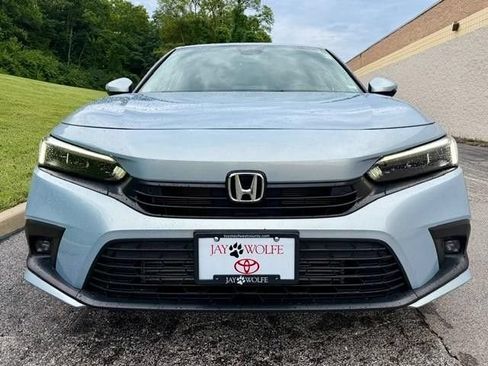 Used 2023 Honda Civic Touring image 3
