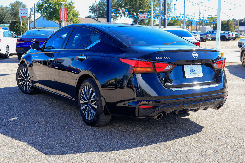 Used 2023 Nissan Altima 2.5 SV w/ SV Premium Package FWD image 2