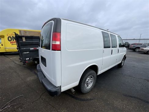 Used 2015 Chevrolet Express 2500 image 11