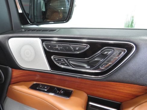 Used 2018 Lincoln Navigator Reserve w/ Technology Package AWD/4WD image 37