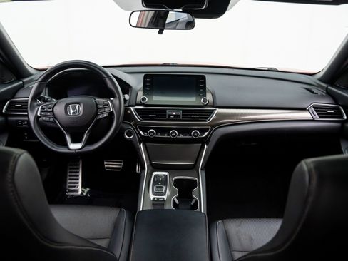Used 2018 Honda Accord Sport image 9