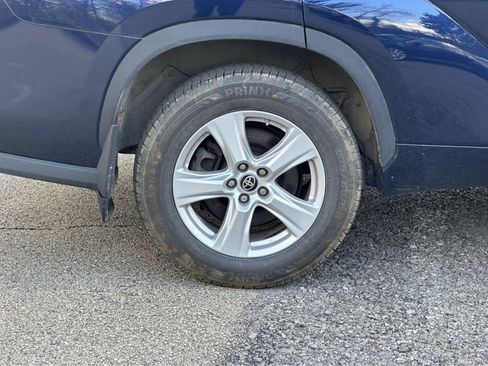 Used 2021 Toyota Highlander L AWD/4WD image 21