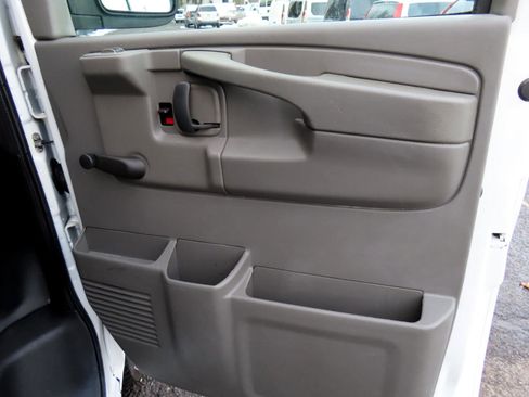 Used 2013 Chevrolet Express 2500 image 20