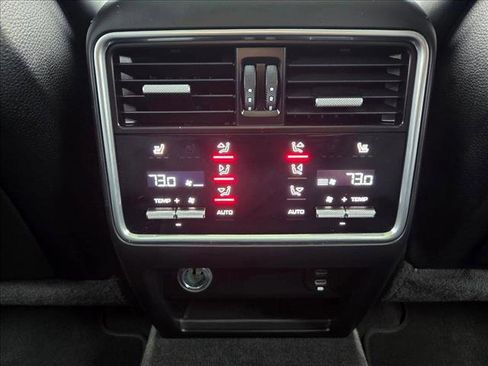 Used 2022 Porsche Cayenne E-Hybrid image 17