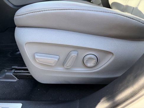 Used 2021 Toyota Highlander Limited image 19