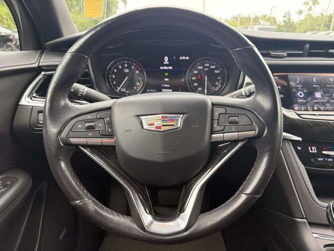 Used 2021 Cadillac XT6 Premium Luxury FWD image 16