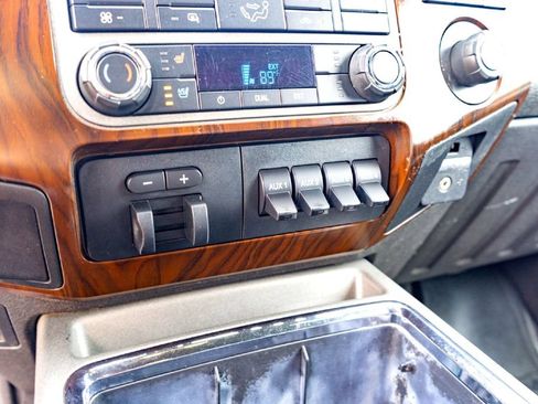 Used 2011 Ford F250 Lariat w/ Lariat Interior Pkg AWD/4WD image 17