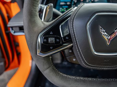 Used 2024 Chevrolet Corvette Stingray Premium Conv w/ Z51 Performance Package RWD image 15
