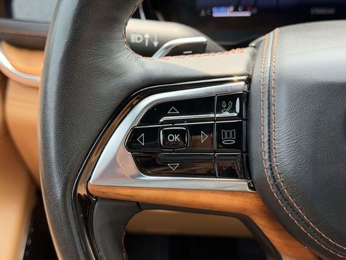 Used 2023 Jeep Grand Cherokee L Summit AWD/4WD image 9