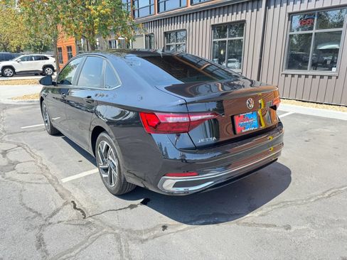 Used 2022 Volkswagen Jetta SEL FWD image 3