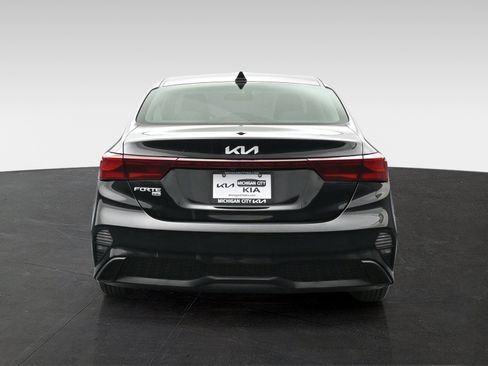 Used 2024 Kia Forte LX FWD image 3