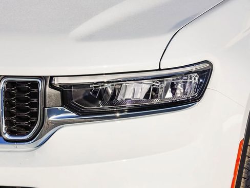 New 2025 Jeep Grand Cherokee L Laredo image 5